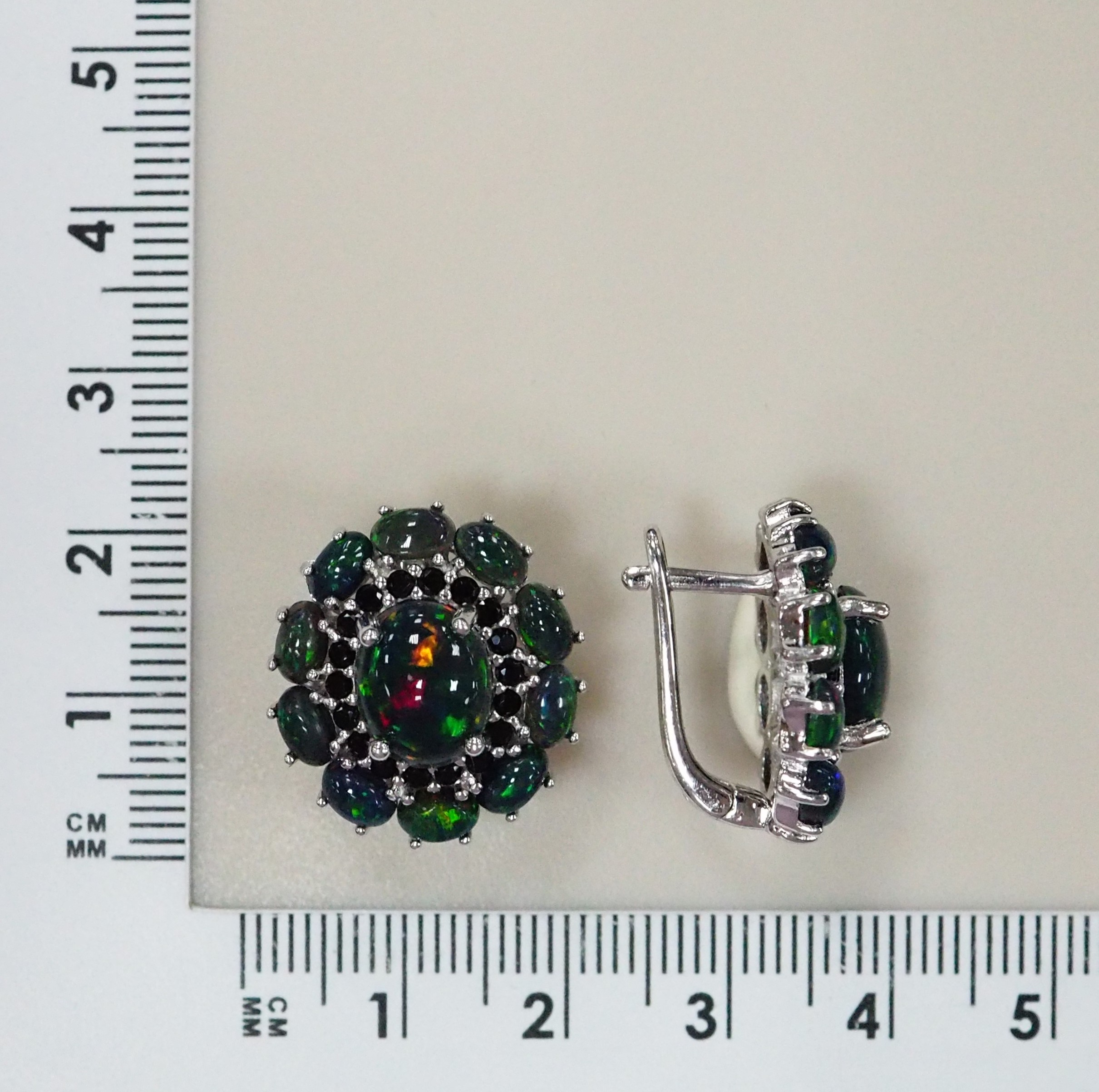 Серебряные серьги с опалами